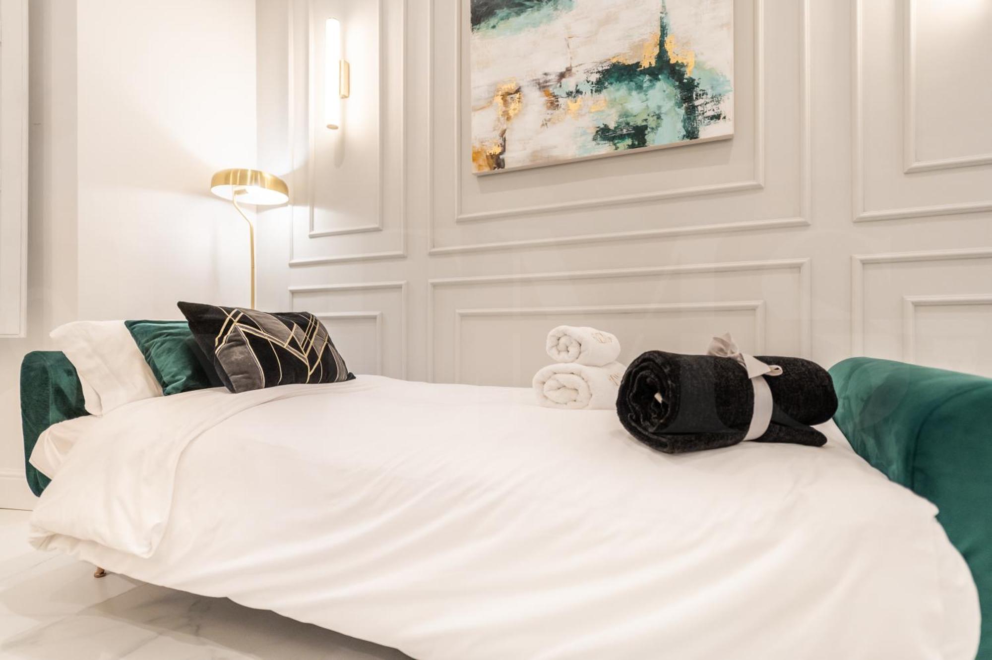 Glamorous Flat In The Heart Of By Rems Málaga