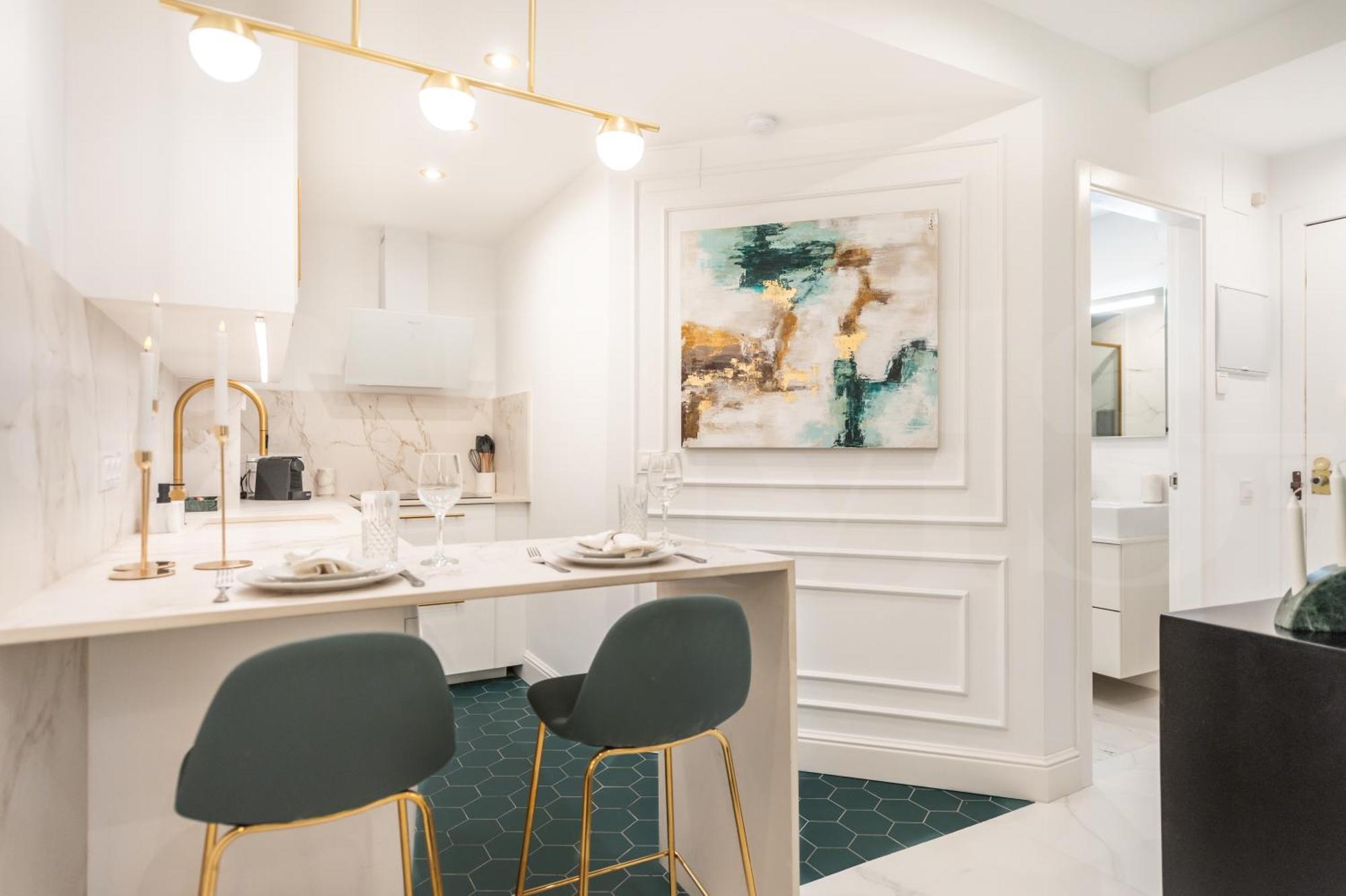 Glamorous Flat In The Heart Of By Rems Apartament